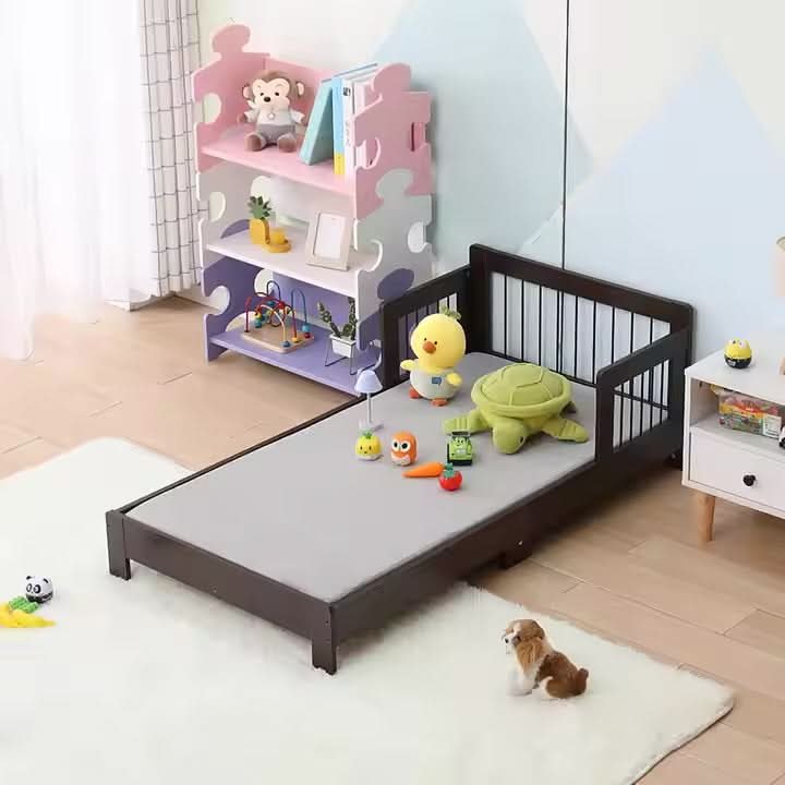 سرير أطفال بني