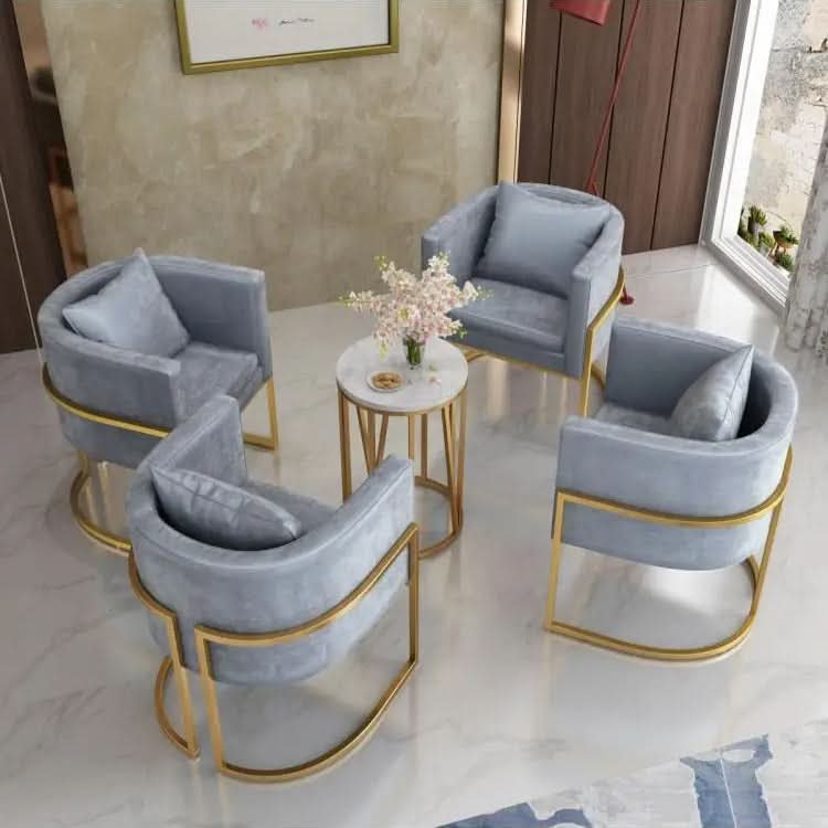 طقم كراسي مع طاولة جانبية