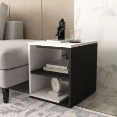 طاولة جانبية بتصميم جذاب