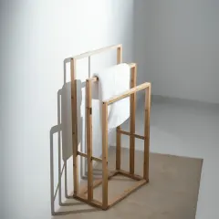 استاند خشبي