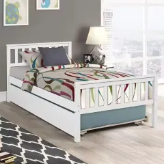سرير أبيض بتصميم بسيط