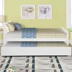 سرير أبيض بتصميم بسيط