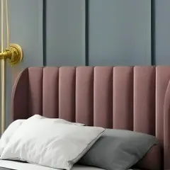 سرير تنجيد بتصميم مخطط