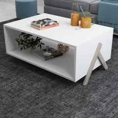 طاولة بتصميم أرجل حديثة