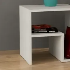 طاولة جانبية