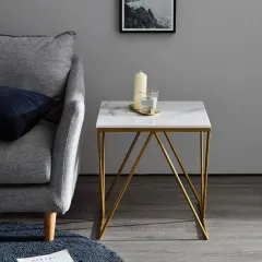 طاولة جانبية بتصميم مميز