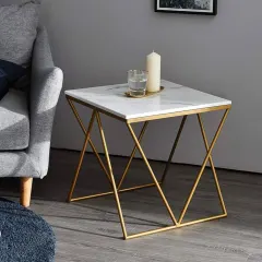 طاولة جانبية بتصميم مميز
