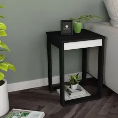 طاولة جانبية بسيطة