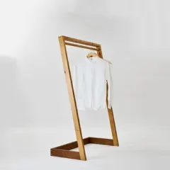 علاقة ملابس خشبي مينامليست