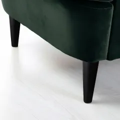 كرسي بذراعين بتصميم حديث