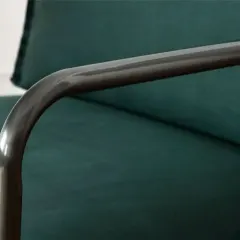 كرسي معدني بتصميم مينامليست
