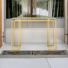 كونسول بتصميم معدني