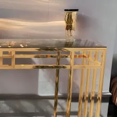 كونسول بهيكل معدني