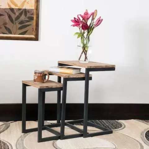 مجموعة طاولات جانبية بتصميم عصري